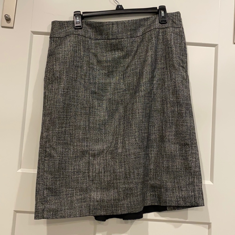 Pencil skirt with back ruffle